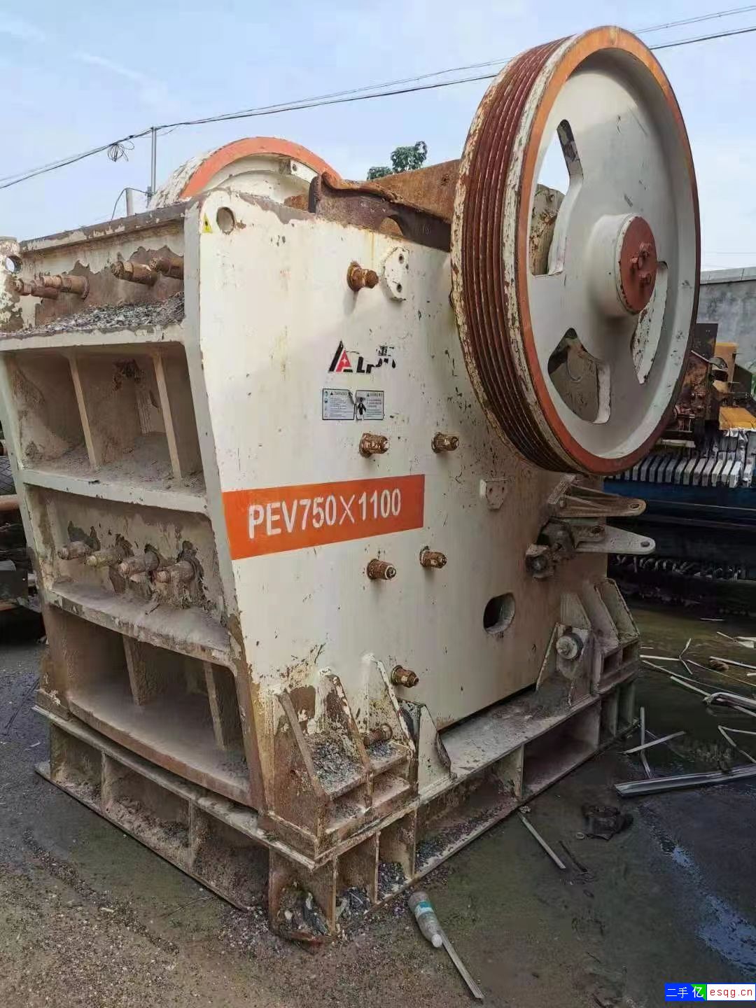 出售750 1100鄂式破碎机,状态好-1