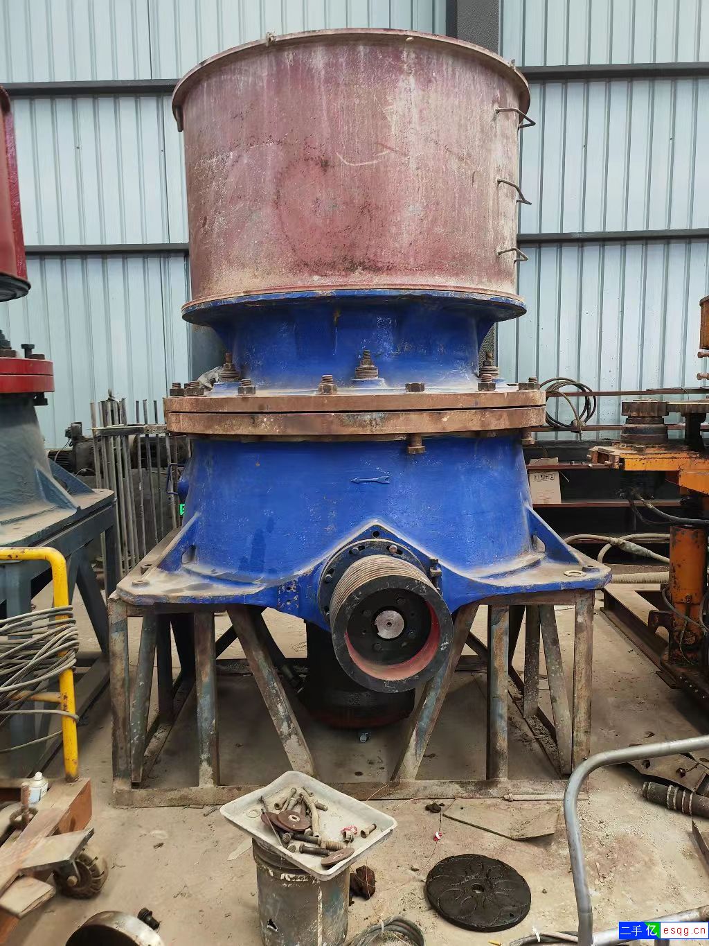 出售上海CH440圆锥破碎机两台-1