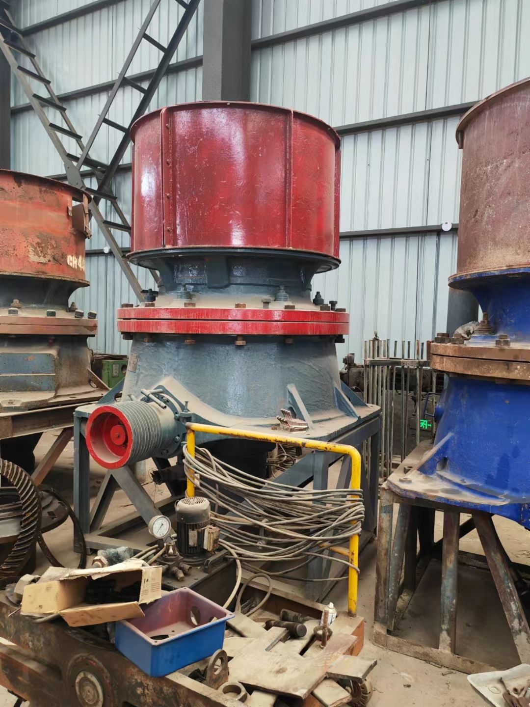 出售上海CH440圆锥破碎机两台-1