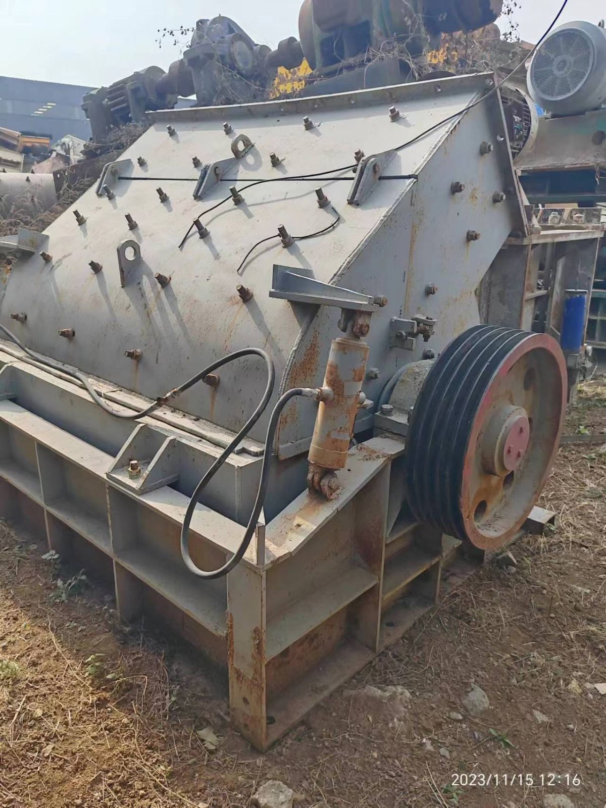 低价出售九成新1220锤式制砂机-2