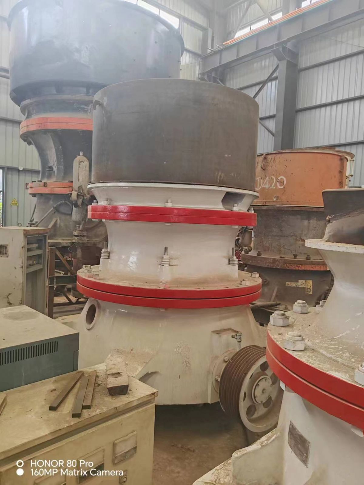 出售九成新二手单缸液压GP300S圆锥破碎机-1