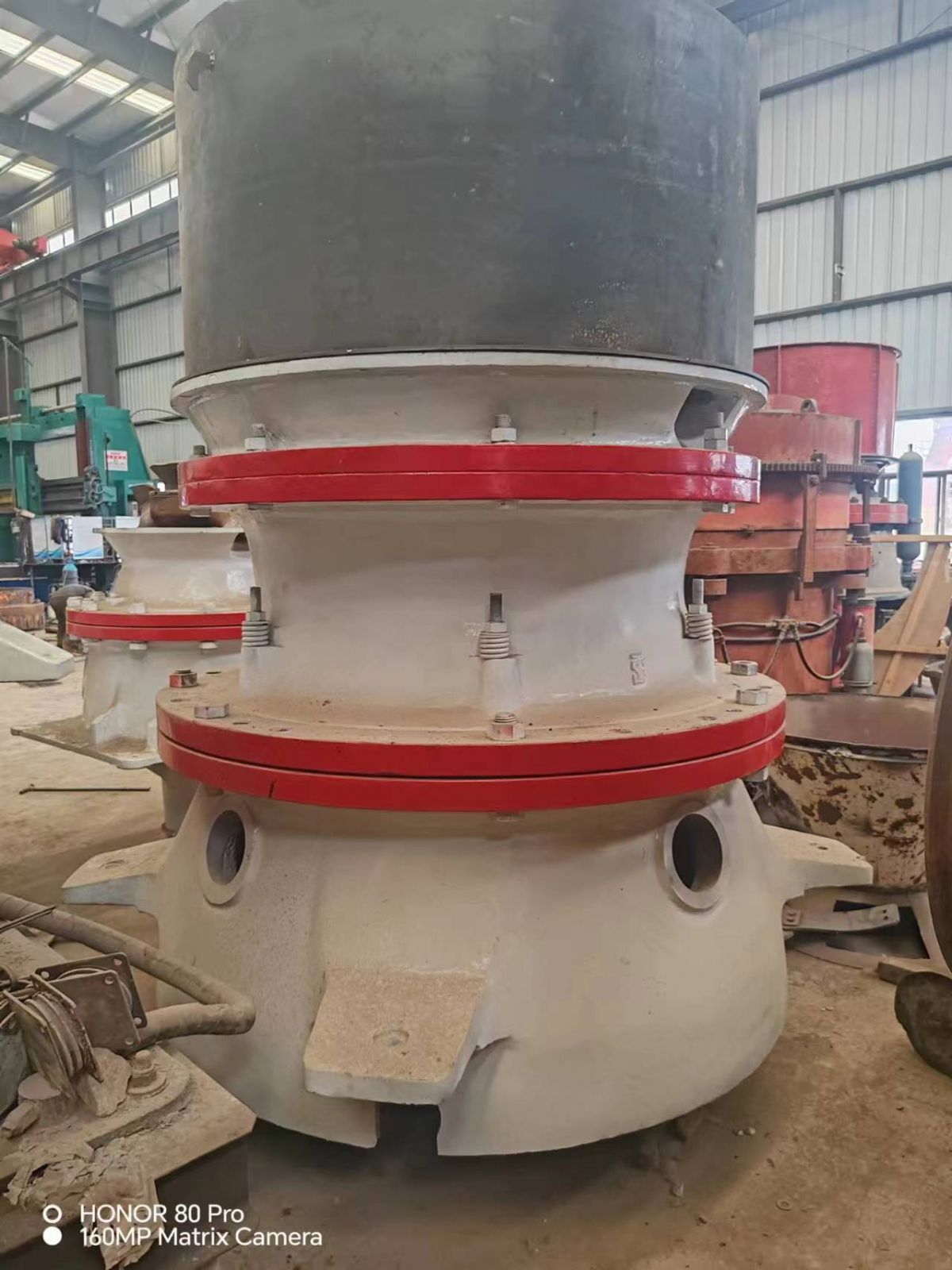 出售九成新二手单缸液压GP300S圆锥破碎机-2