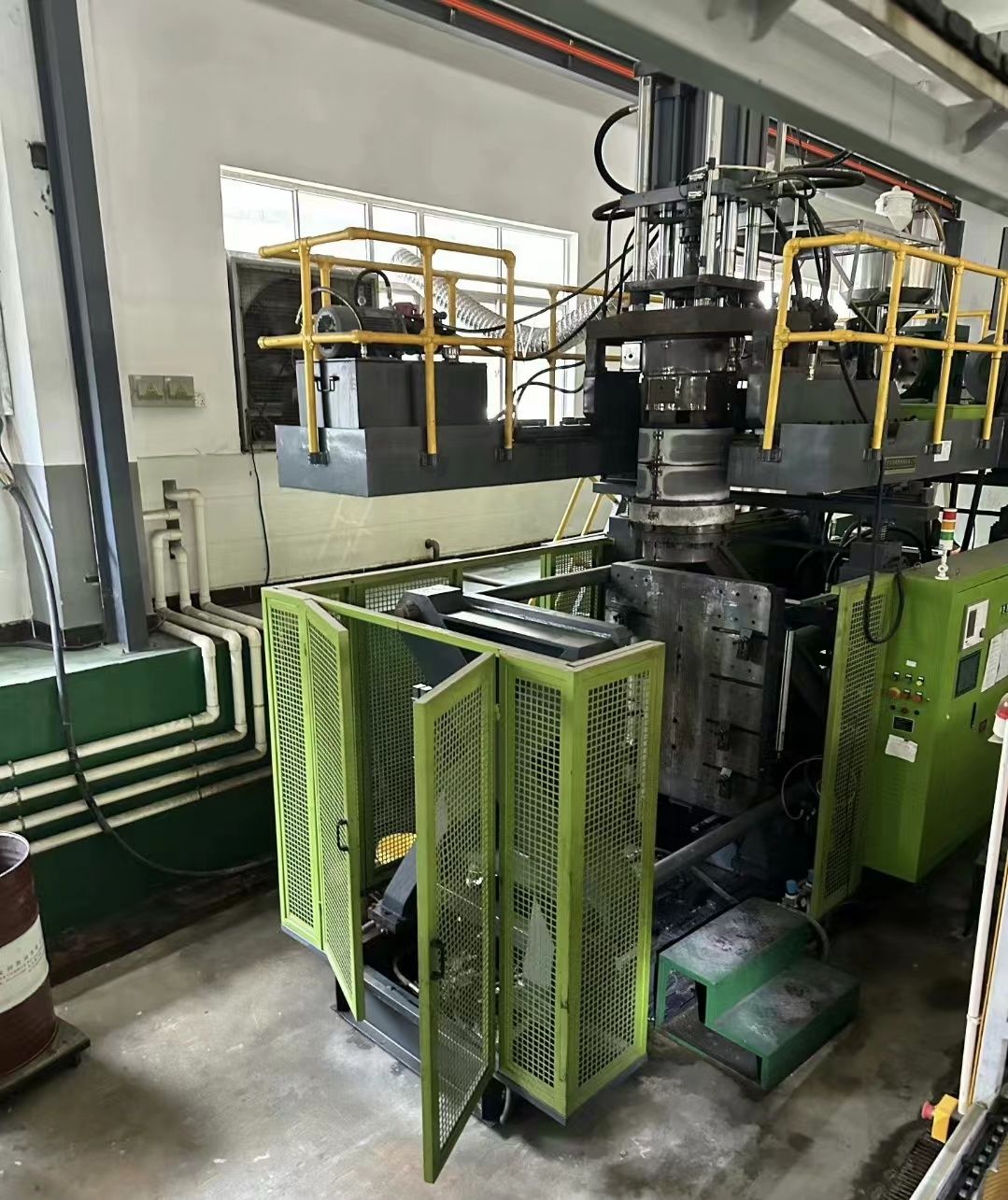 现有4台中空吹塑机出售-2