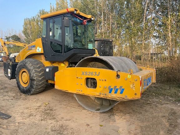 买原装徐工26吨压路机我选择; 上海运胤工程机械有-1