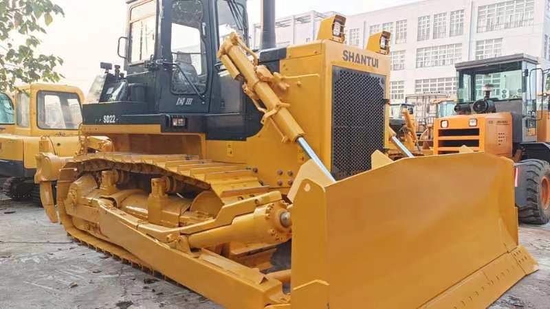 山推 220 推土机 160 推土机,是推路基水塘-1