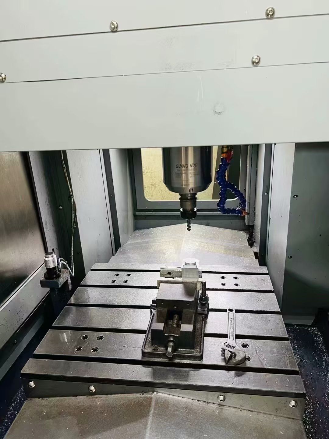 转让盛峰650精雕机三菱80系统配16T刀库-2