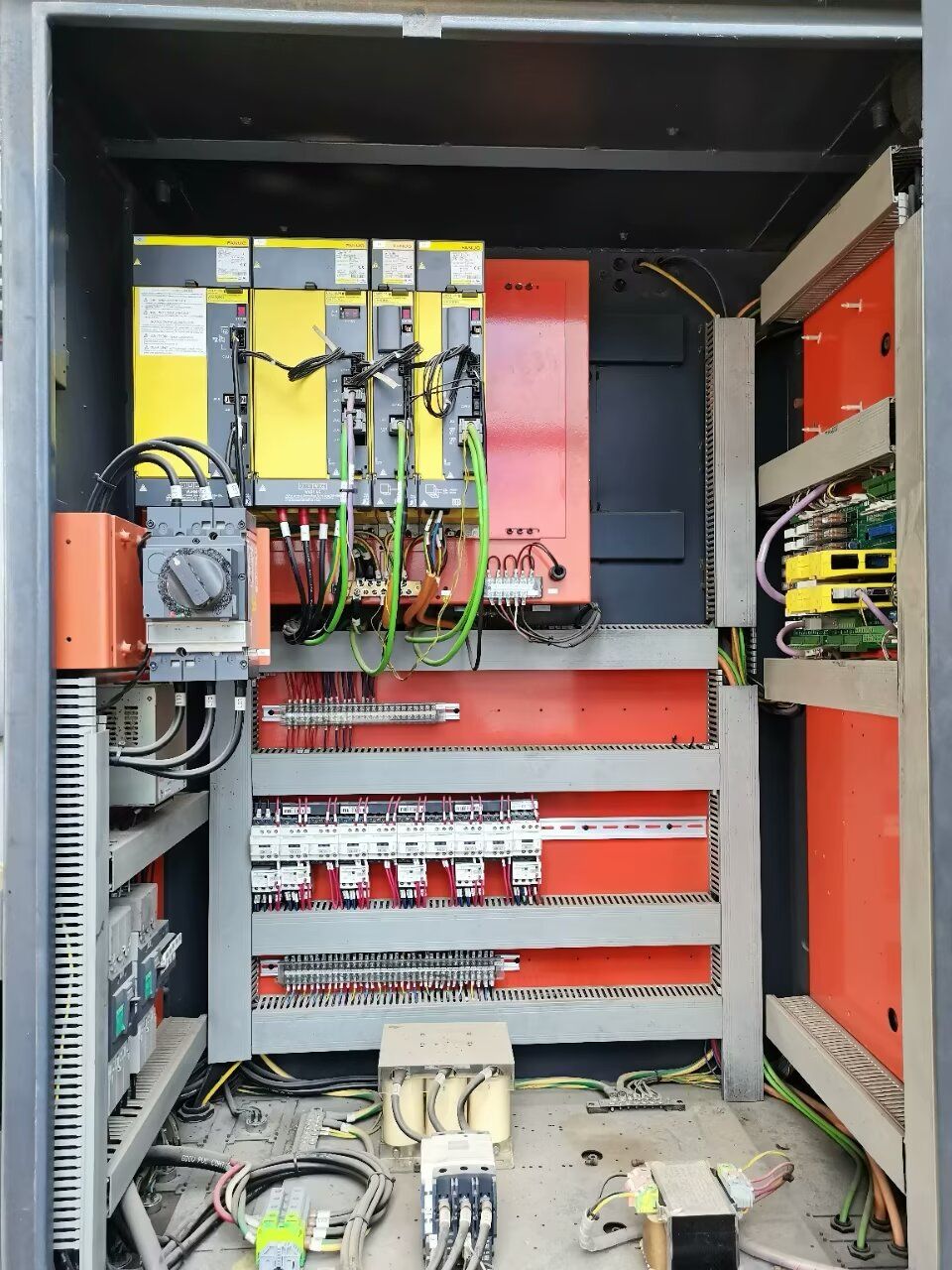 转让 同款二台加工中心台湾协鸿1682-2