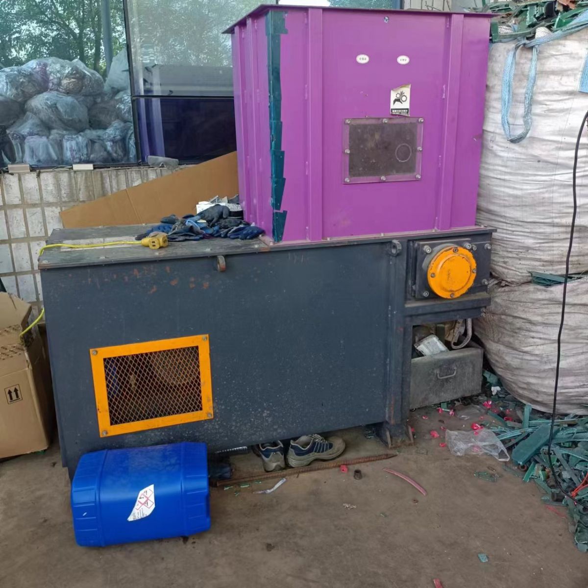 转让二手600型单轴撕碎机-2