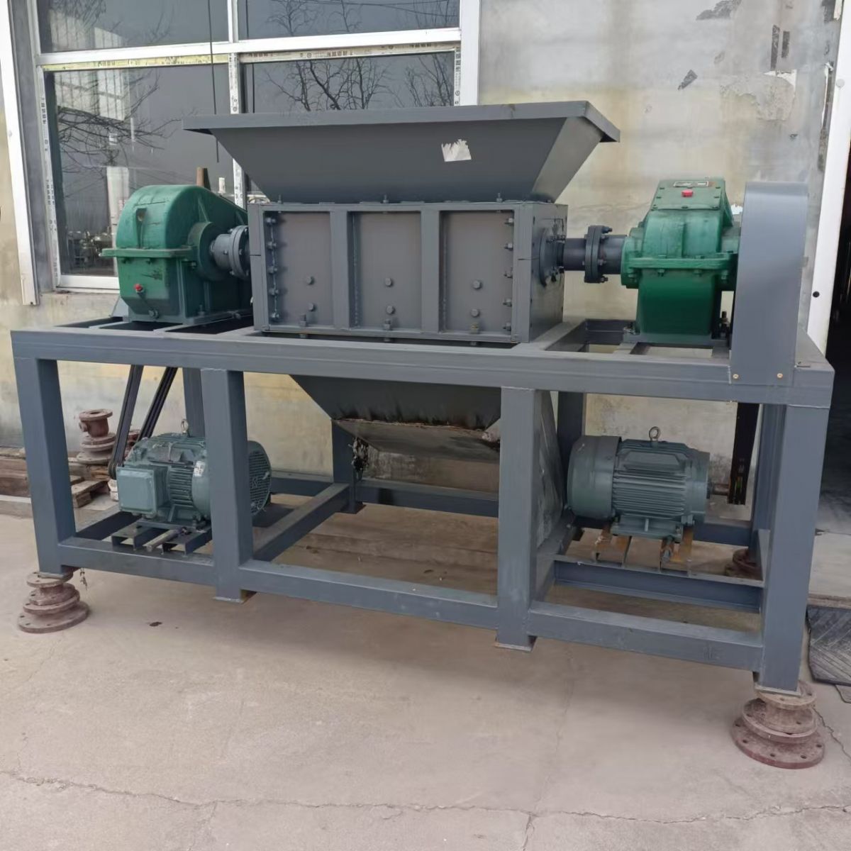 转让9成新二手800撕碎机一台-1