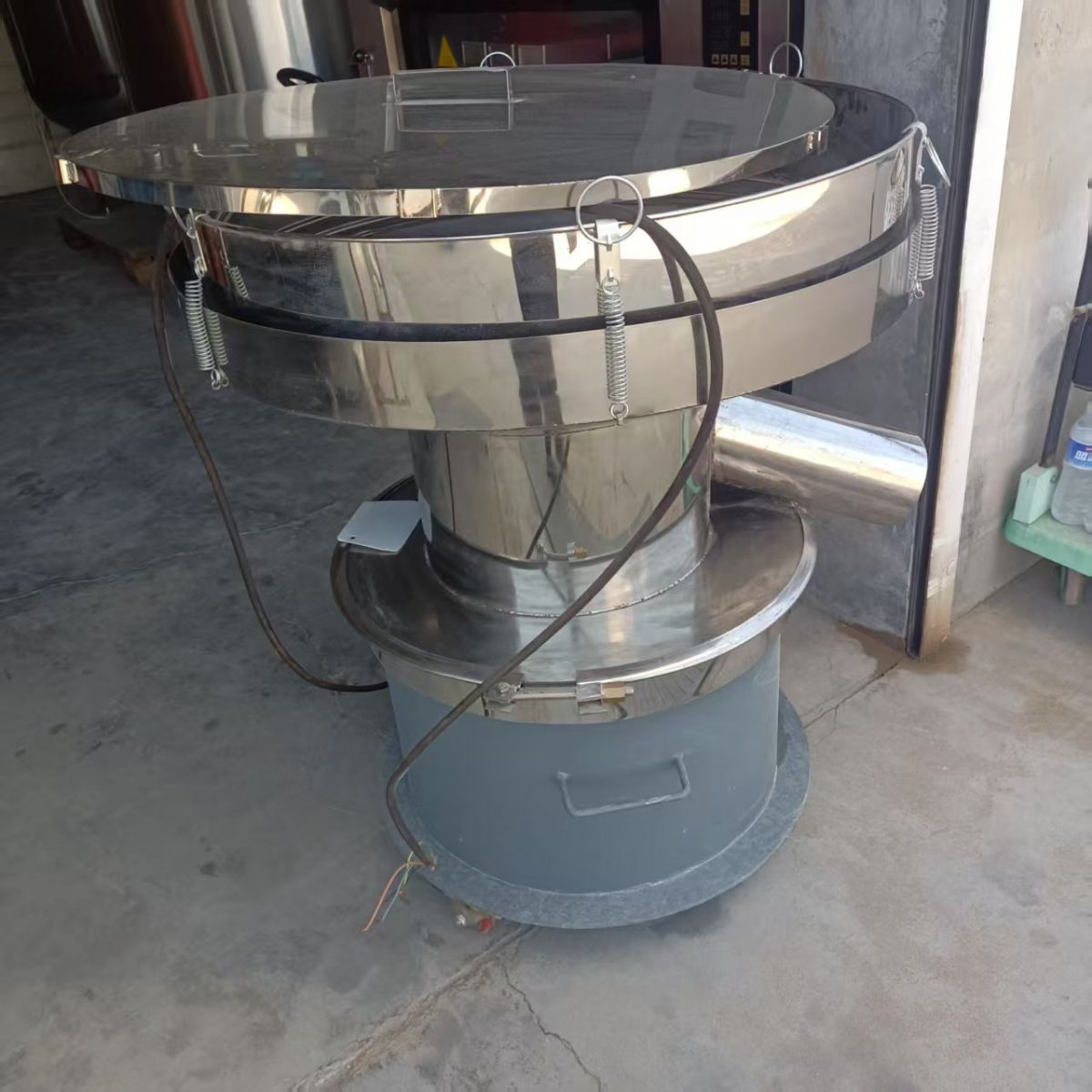 转让9成新二手800振动筛一台-1