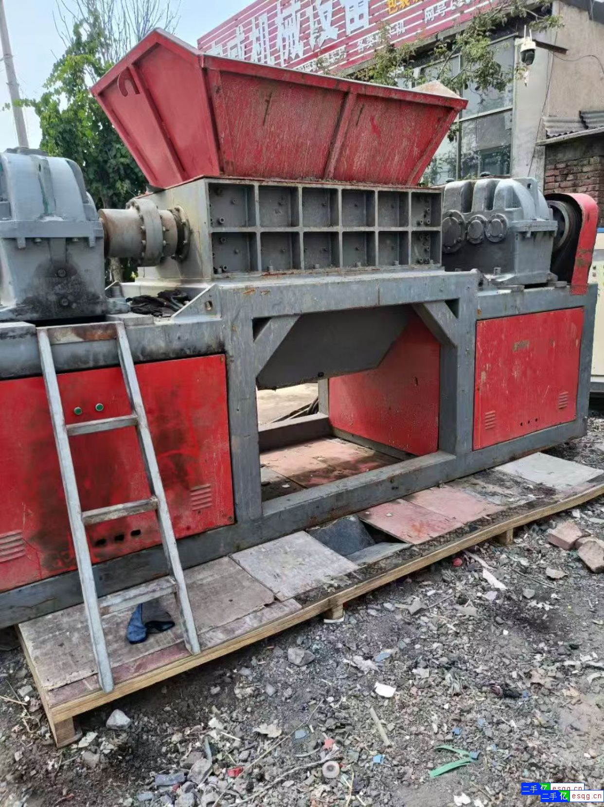 转让9成新二手1200撕碎机一台-1