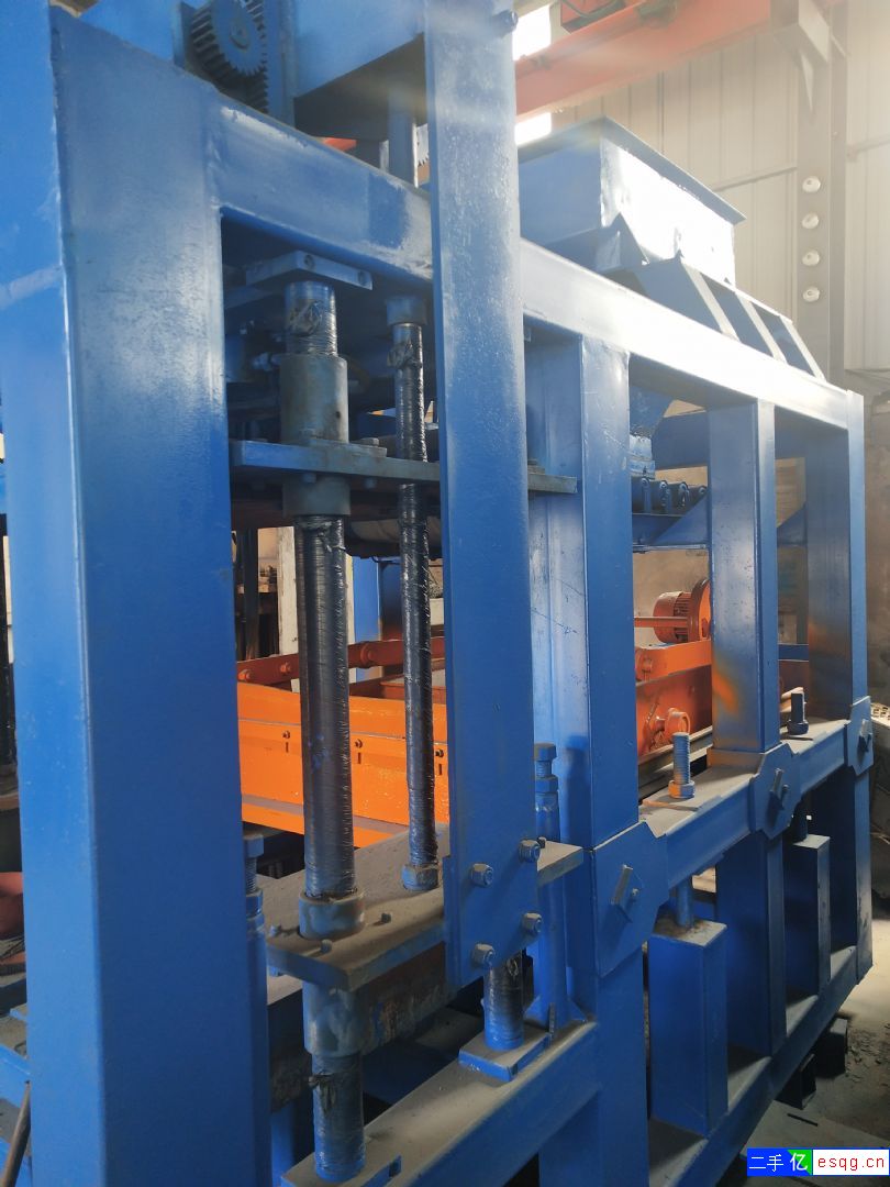 二手水泥砖机，免烧砖机，6－15带面料-2