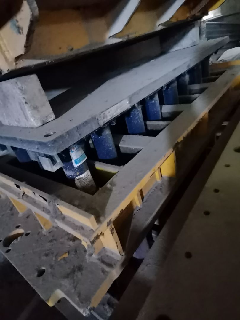 新实丰砖机 砖机 pvc托板 砖厂转让-2