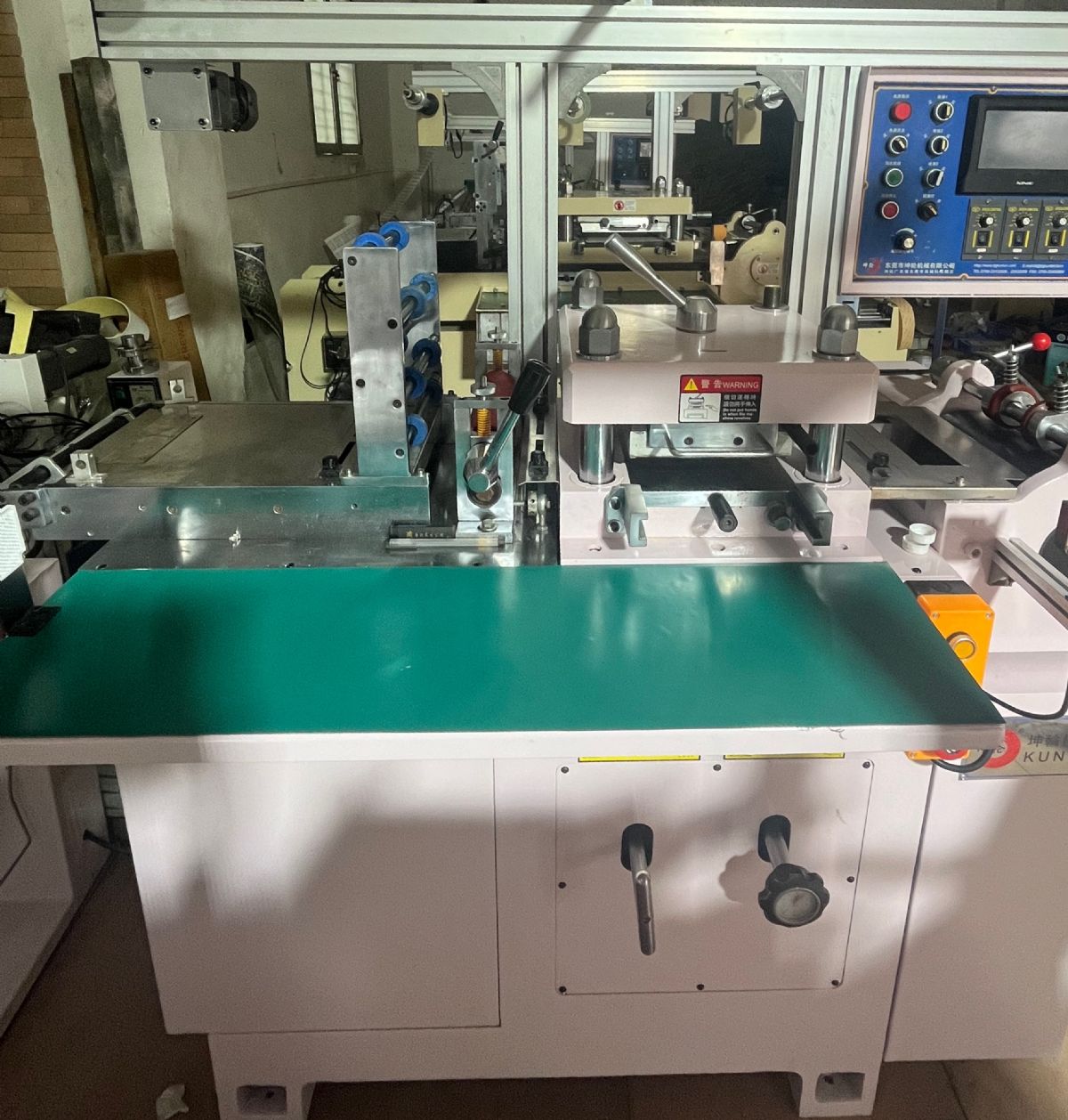 坤轮210模切机-2