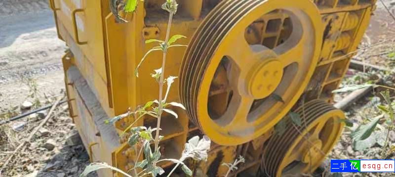 二手1212四辊式对辊式破碎机制砂机石子制砂生产线-2