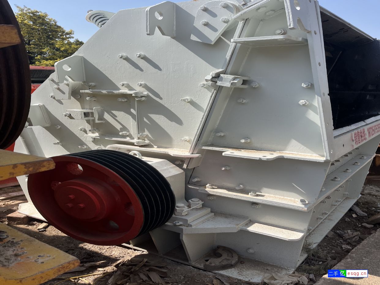 二手大口径强力反击式破碎机时产250吨石子生产线处-1
