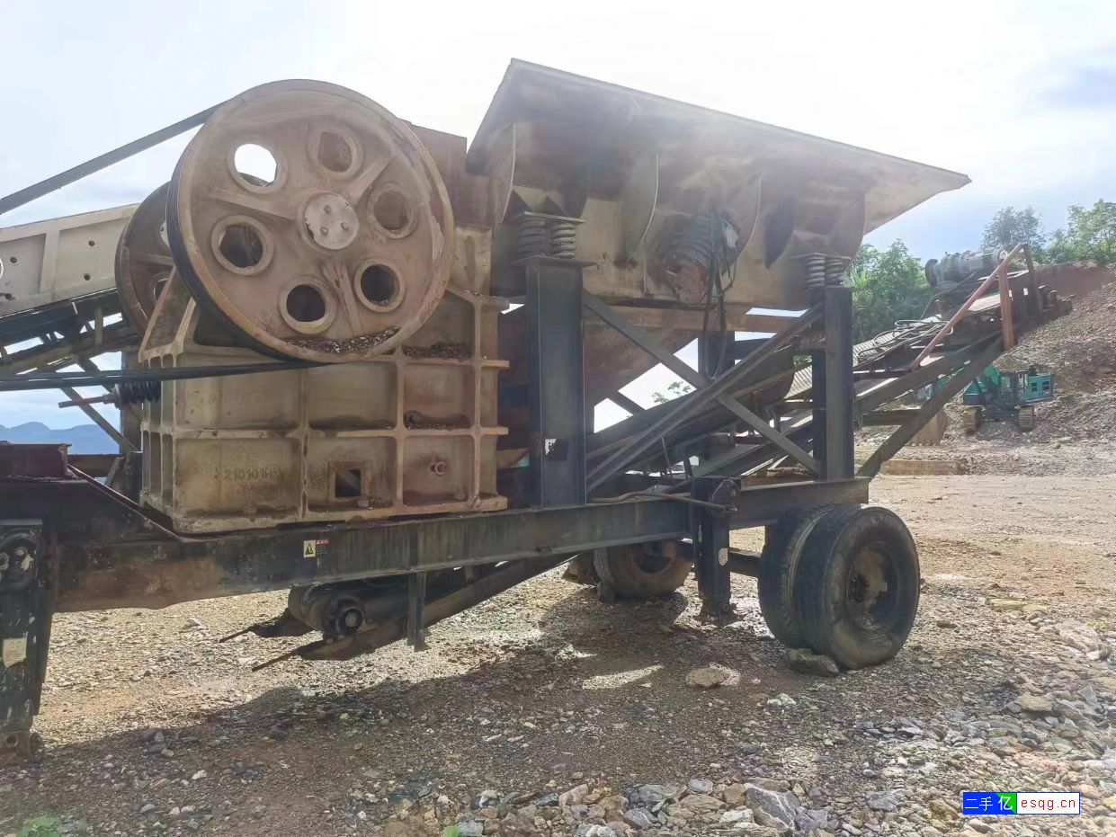 二手轮式移动破碎站58鄂破带箱破时产80吨石子生产-1