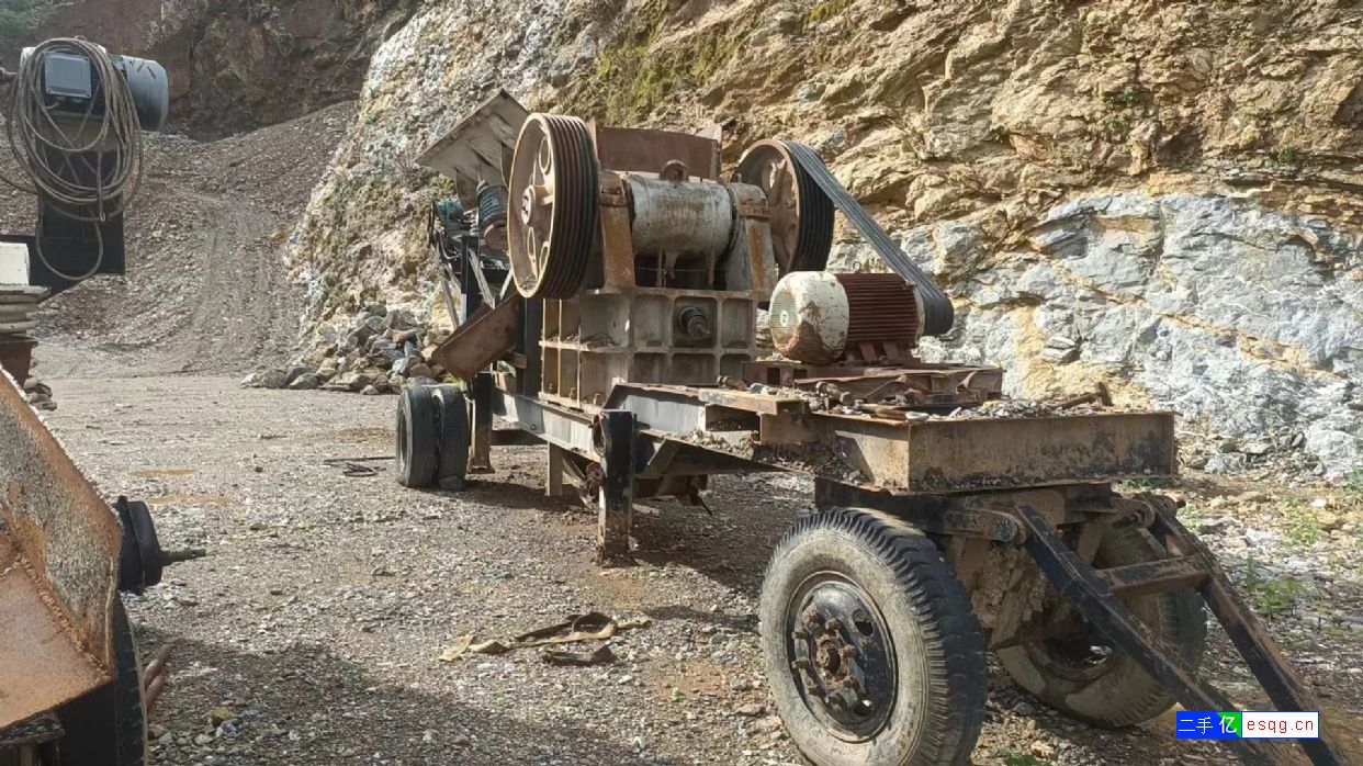 二手轮式移动破碎站58鄂破带箱破时产80吨石子生产-2