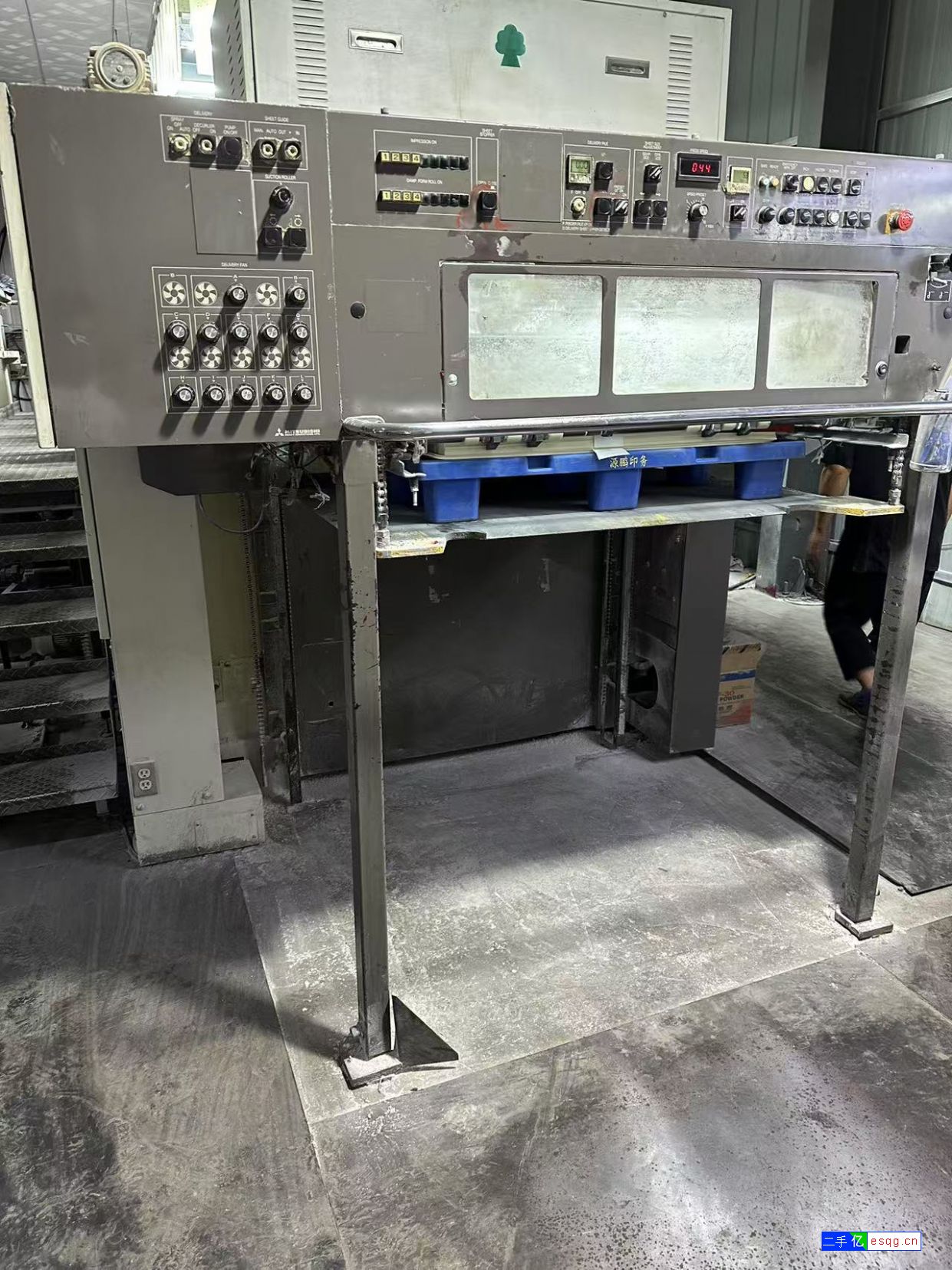 转让02年三菱D3000-4印刷机-2