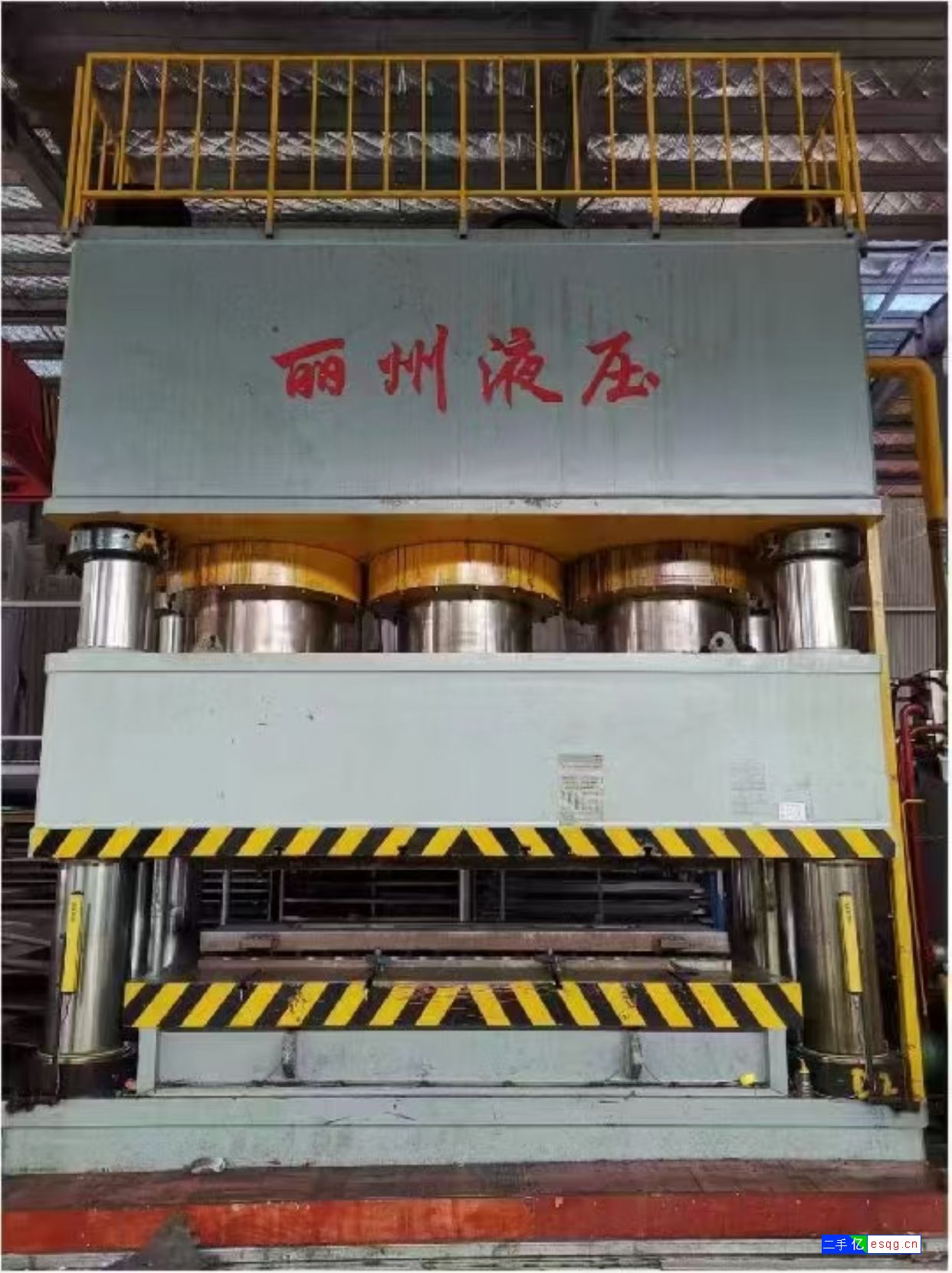 在位出售一台4000吨四柱油压机-1