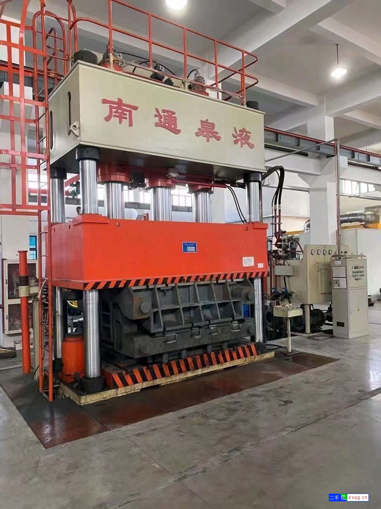 南通产四柱油压机多台出售-1