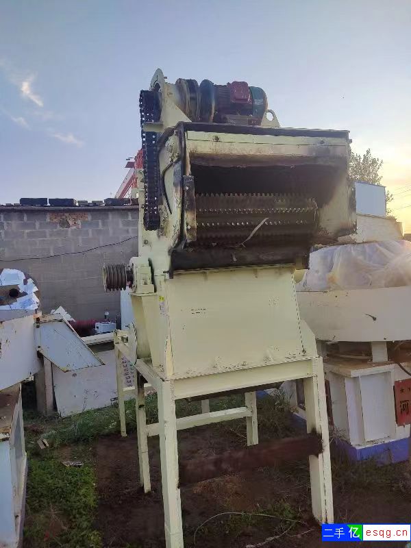 处置二手粉碎机   饲料粉碎机一台-1