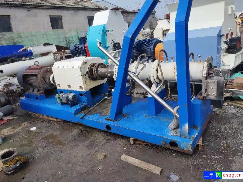 处置一台110千瓦双螺杆膨化机-1