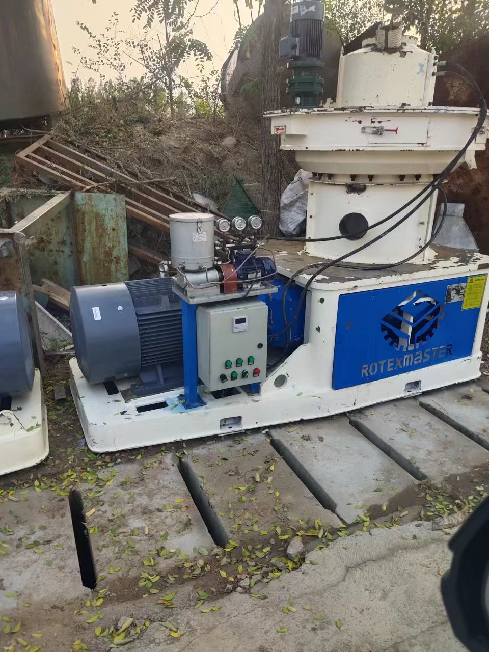 上海转让一台二手生物质颗粒机-1