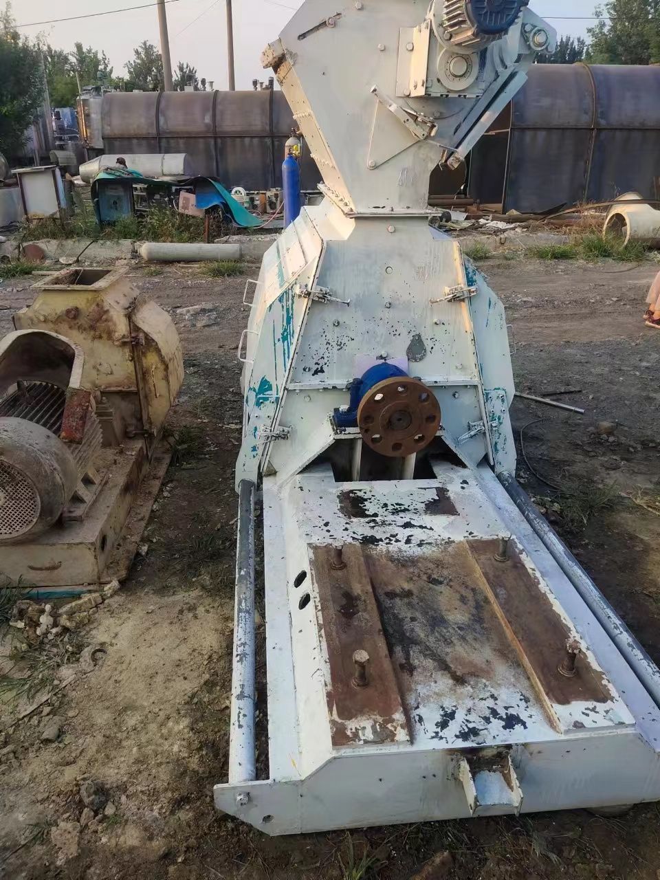 二手粉碎机、132千瓦锤片式微粉机，含喂料器-2