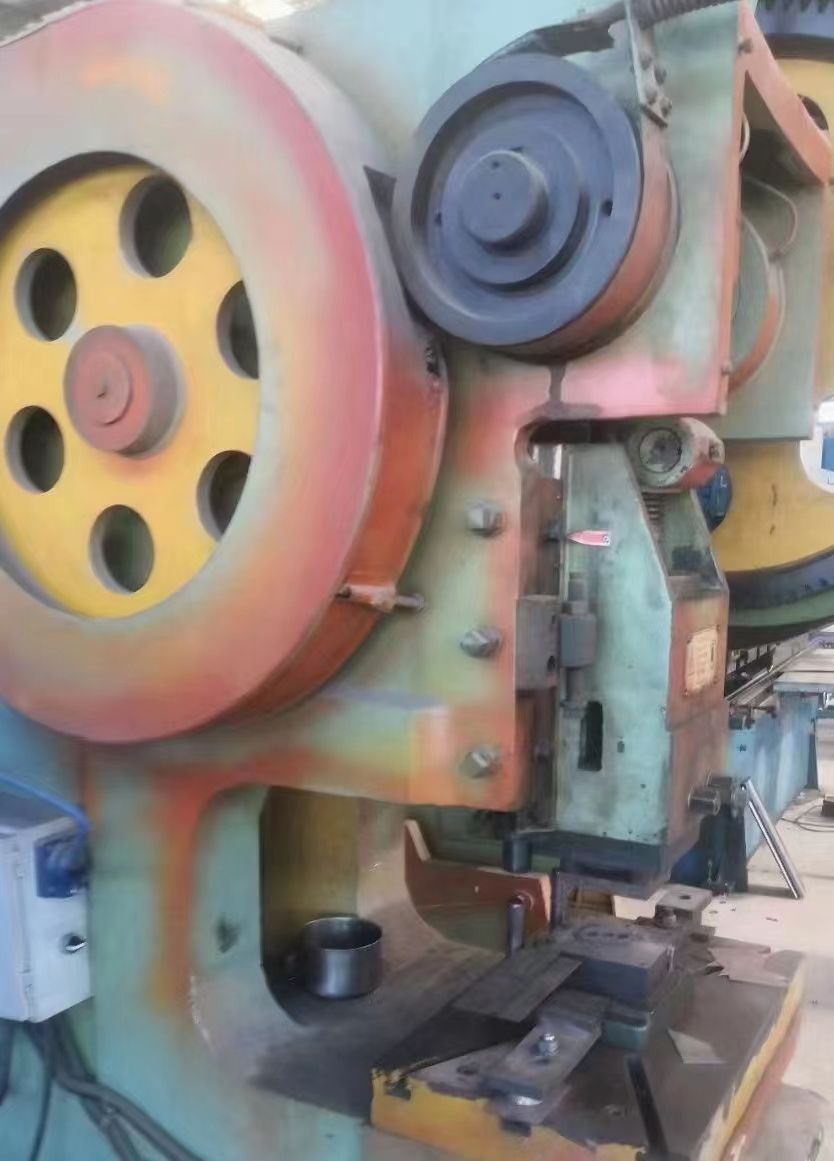 深喉40冲床25吨-1