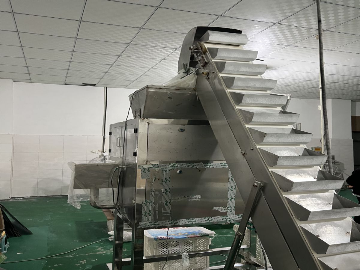 转让四斗包装称一套含提升机-2