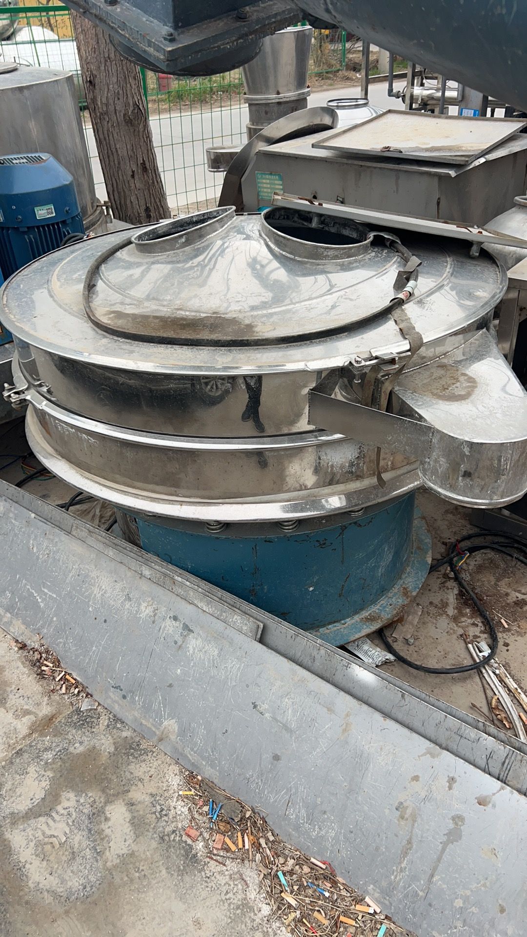 转让9成新二手振动筛九台-1