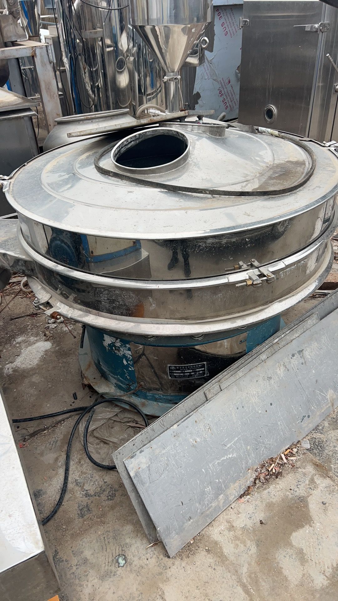 转让9成新二手振动筛九台-2