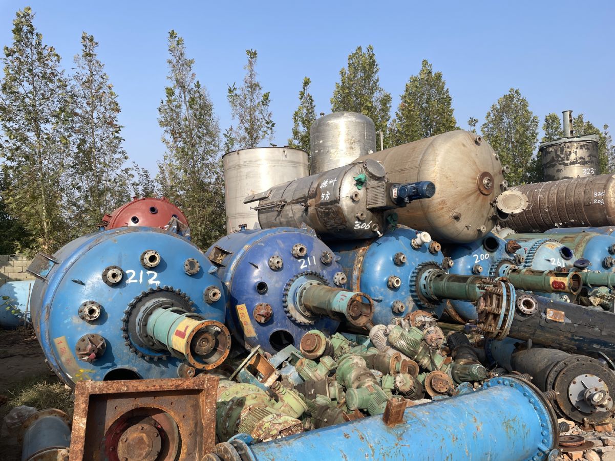 二手杨阳搪瓷反应釜多台，化工厂使用-1