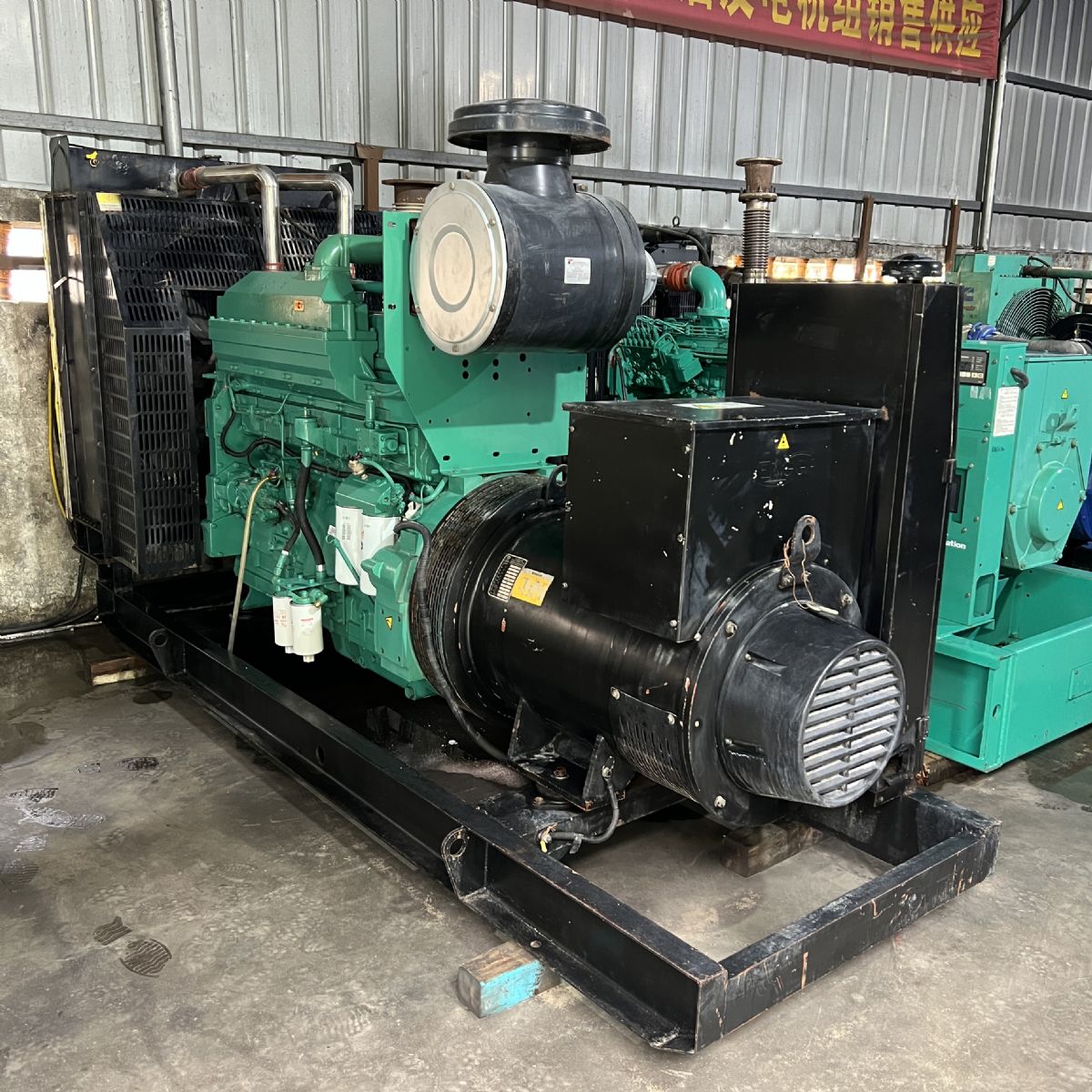八成新400千瓦康明斯发电机组二手转让-1