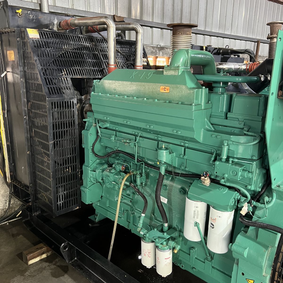 八成新400千瓦康明斯发电机组二手转让-2