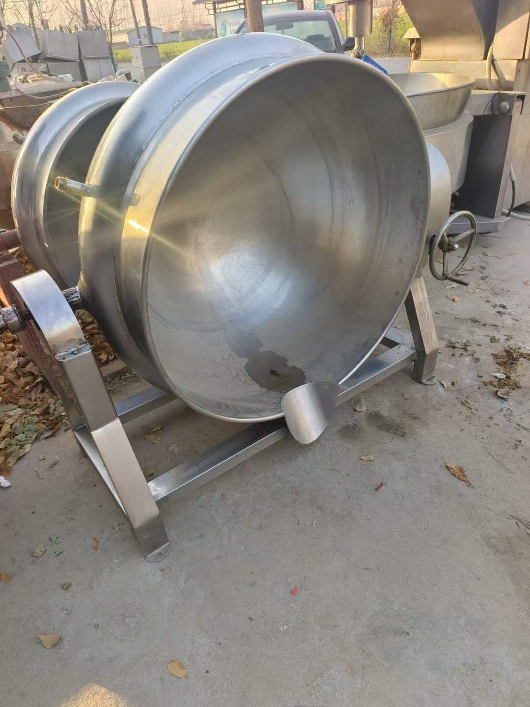 转让二手蒸汽夹层锅 四台容积300L带倾斜蒸汽夹层-1