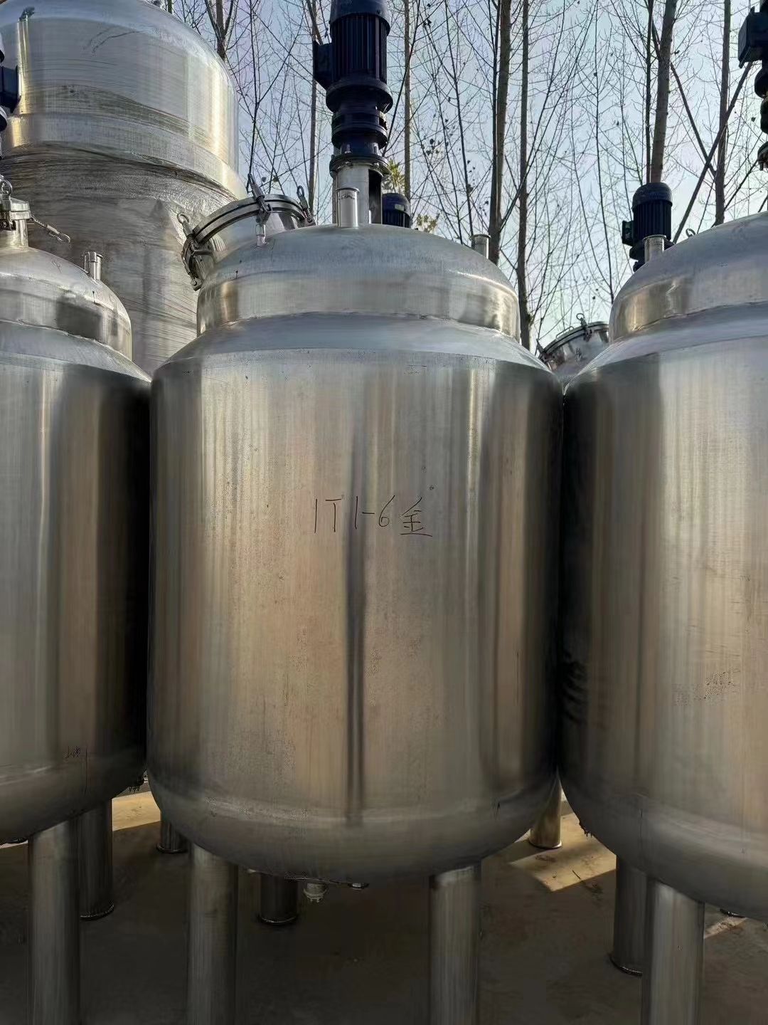 转让二手电加热搅拌罐 三台容积1000L内外抛光搅-1