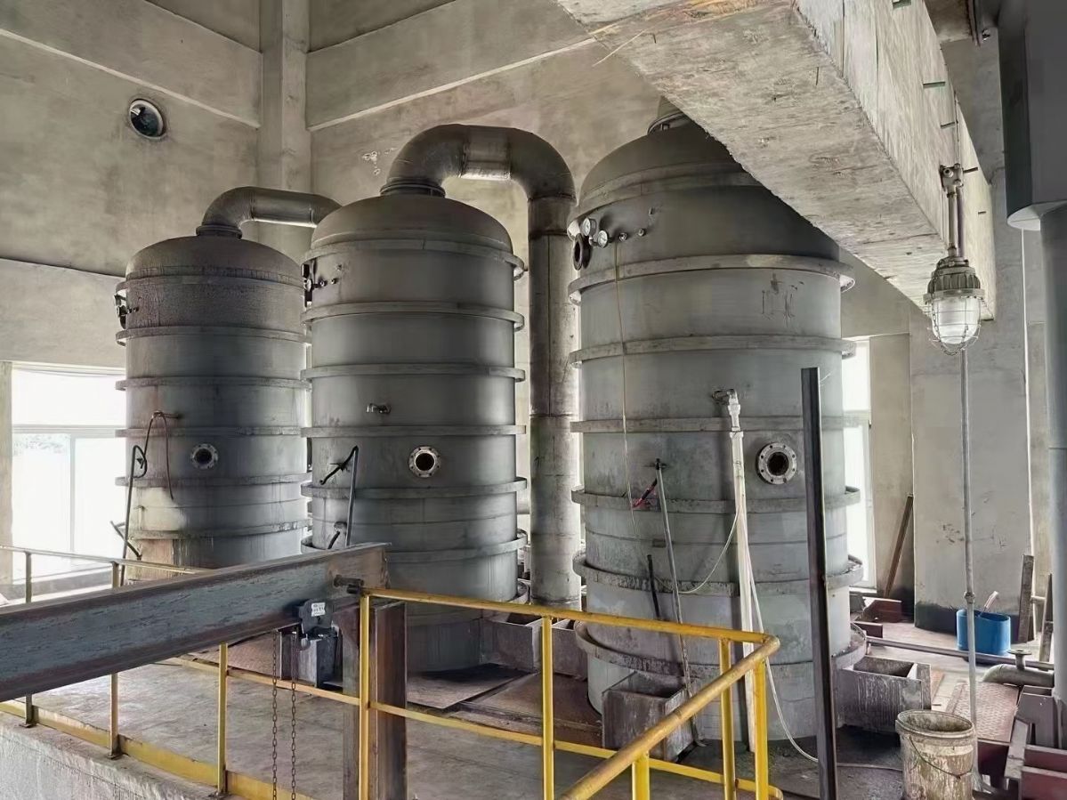 转让二手钛材蒸发器 一套三效5吨钛材强制循环蒸发器-1