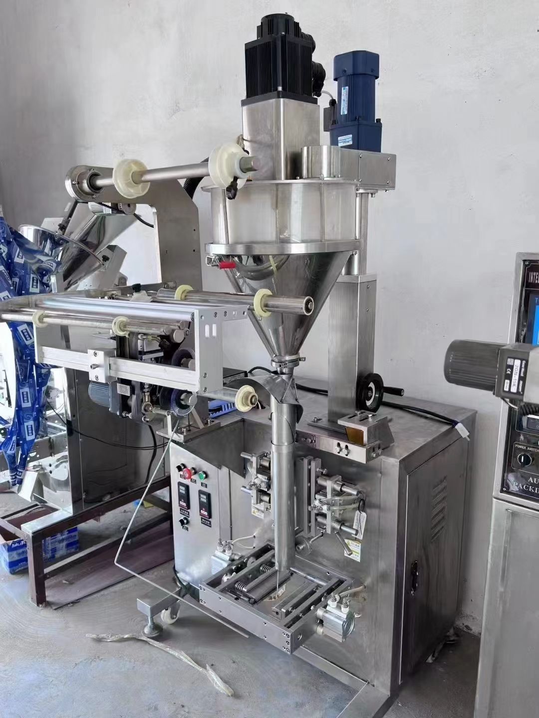 转让二手粉末包装机 一台三边封立式螺杆粉末包装机-1