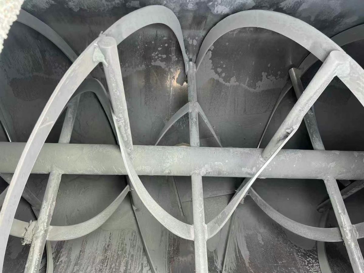 转让二手螺带混合机 一台容积8立方中轴加热碳钢卧式-1