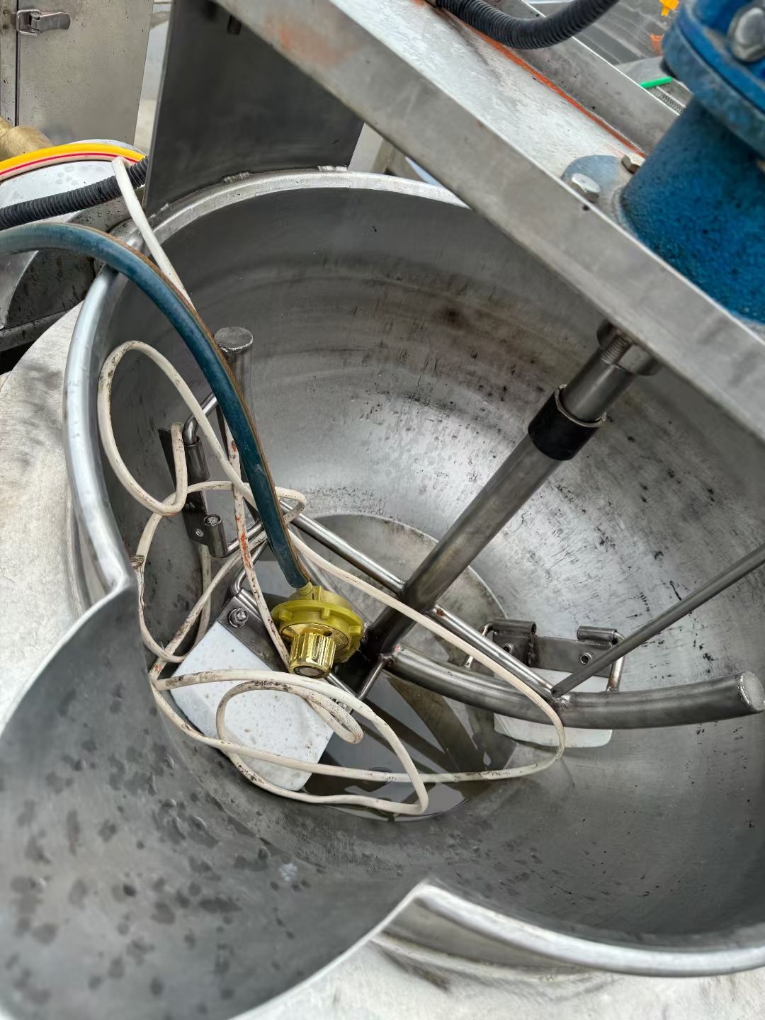 转让二手燃气夹层锅 一台容积50L带搅拌倾斜燃气夹-2