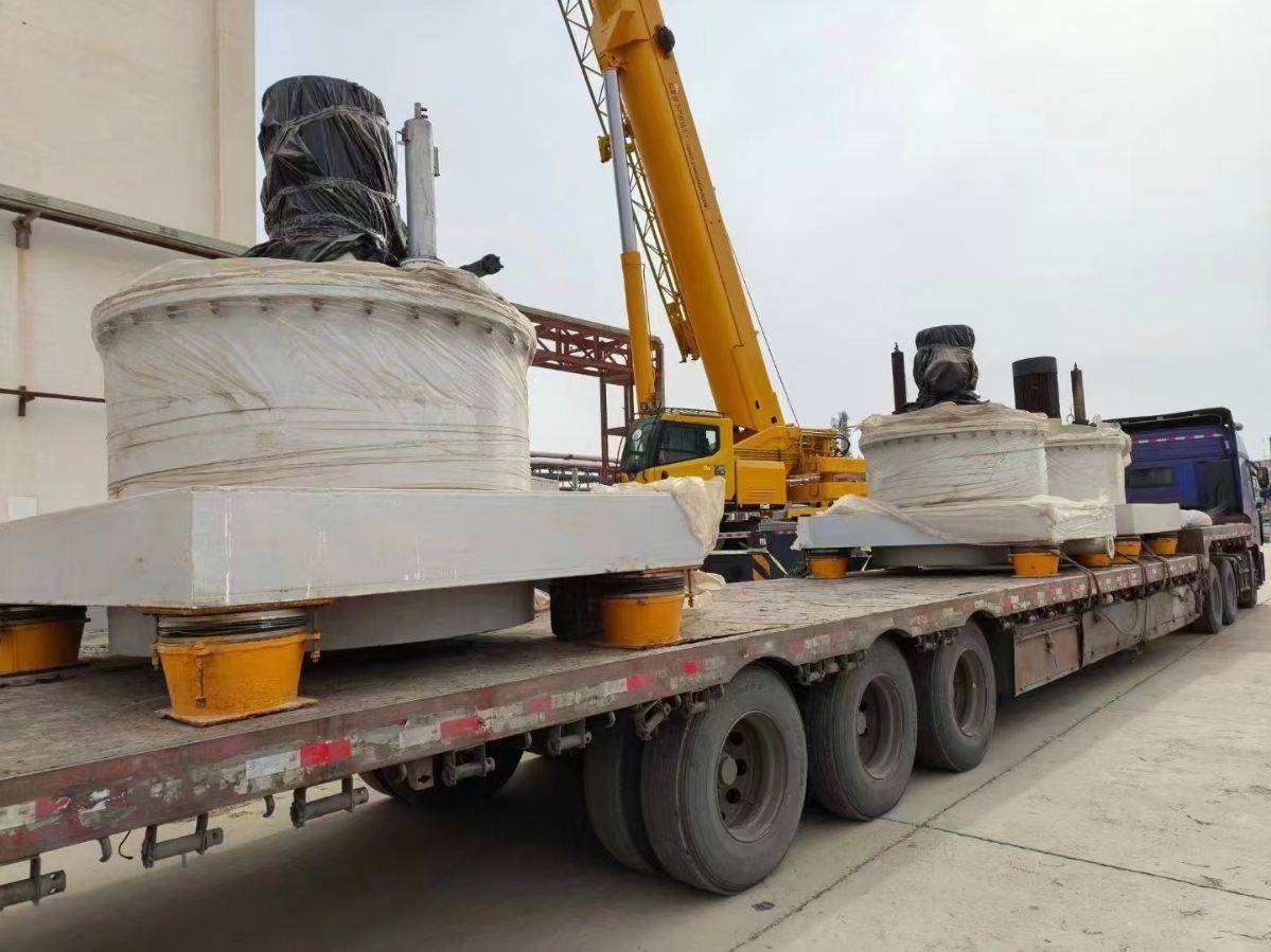 转让二手刮刀离心机 三台1600型衬塑材质上旋刮刀-2