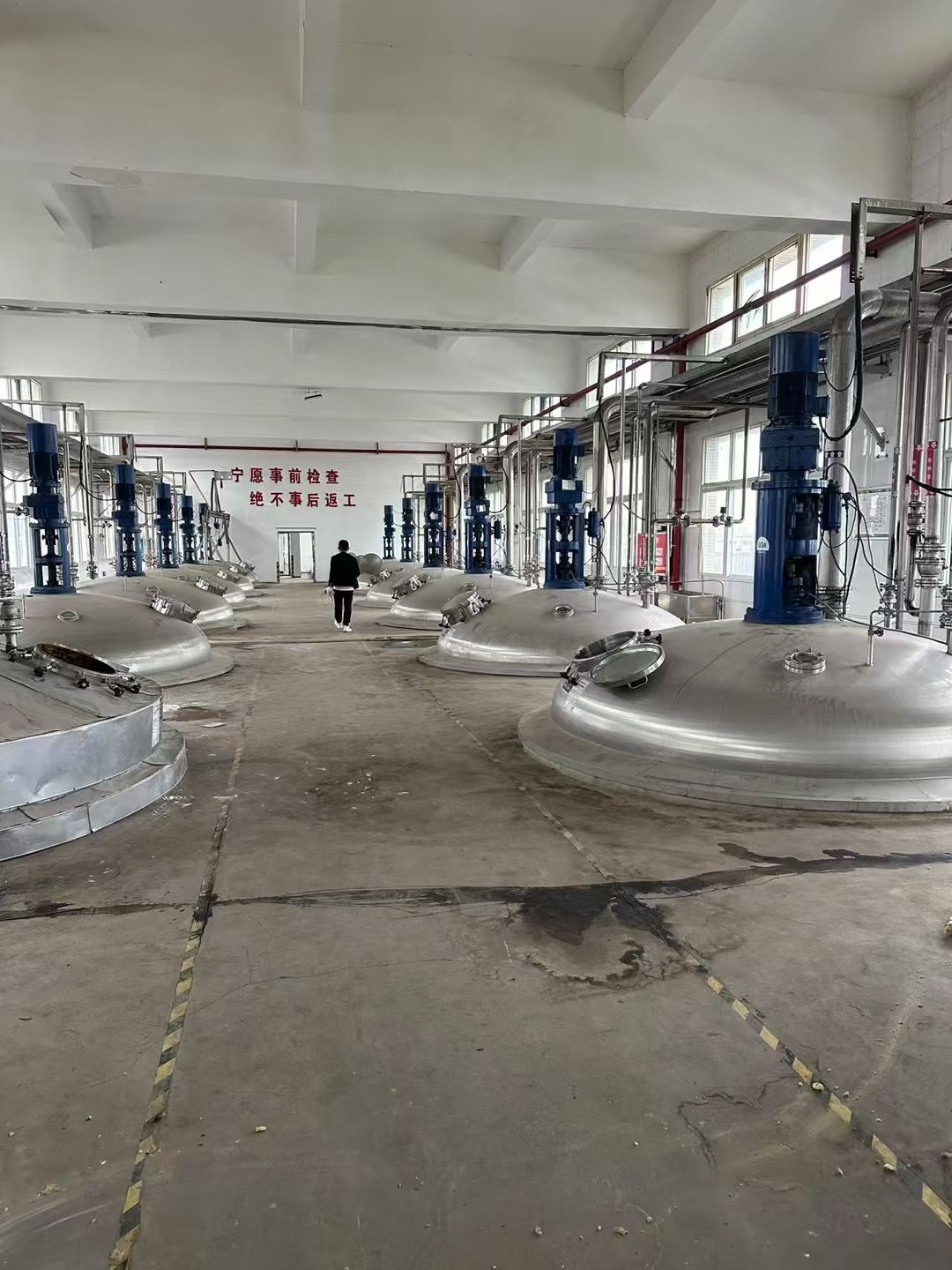 转让二手不锈钢搅拌罐 10台容积50立方内盘管抛光-2