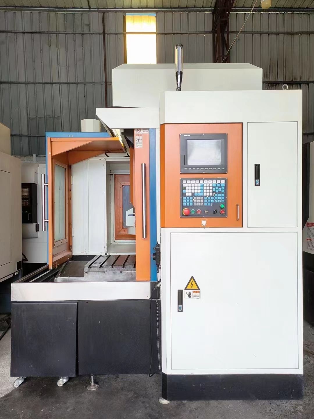 世通650刀库精雕机,新代21ma系统,bt30气-2