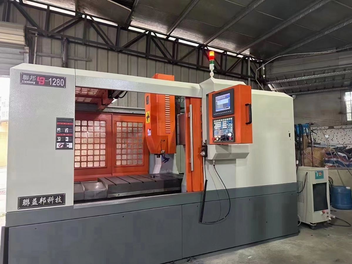 新到联邦1280精雕机,新代MA21系统,ER40-1