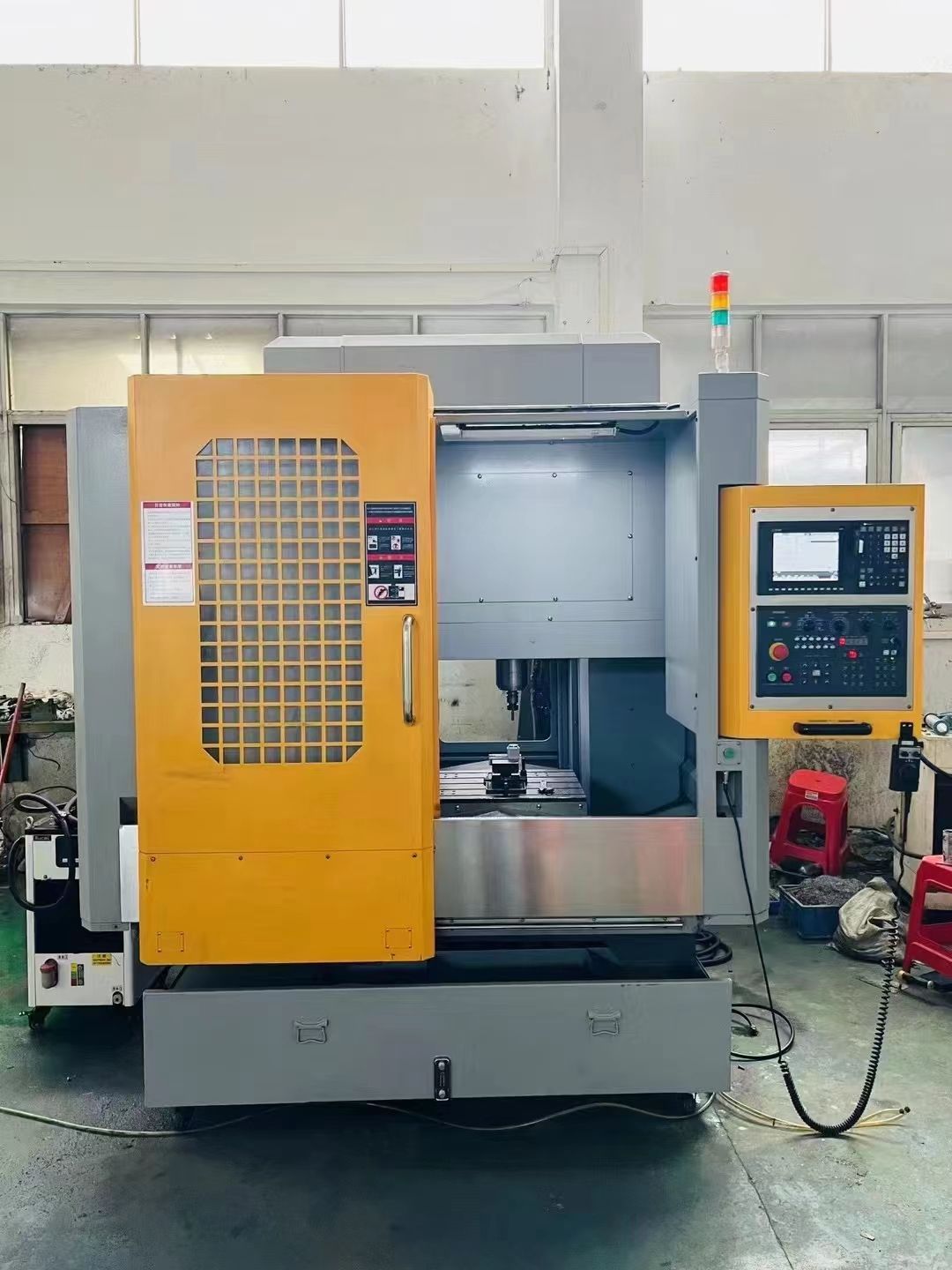 650盛峰精雕机,带*16T刀库,日本三菱80系统-1