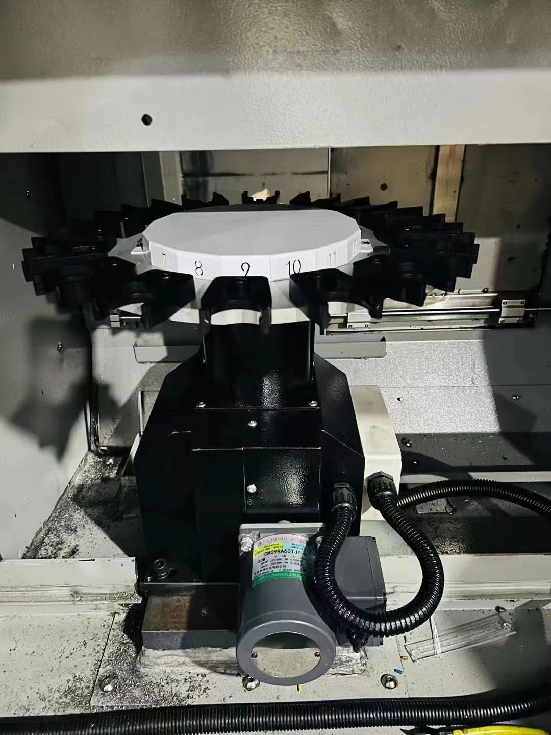 650盛峰精雕机,带*16T刀库,日本三菱80系统-2