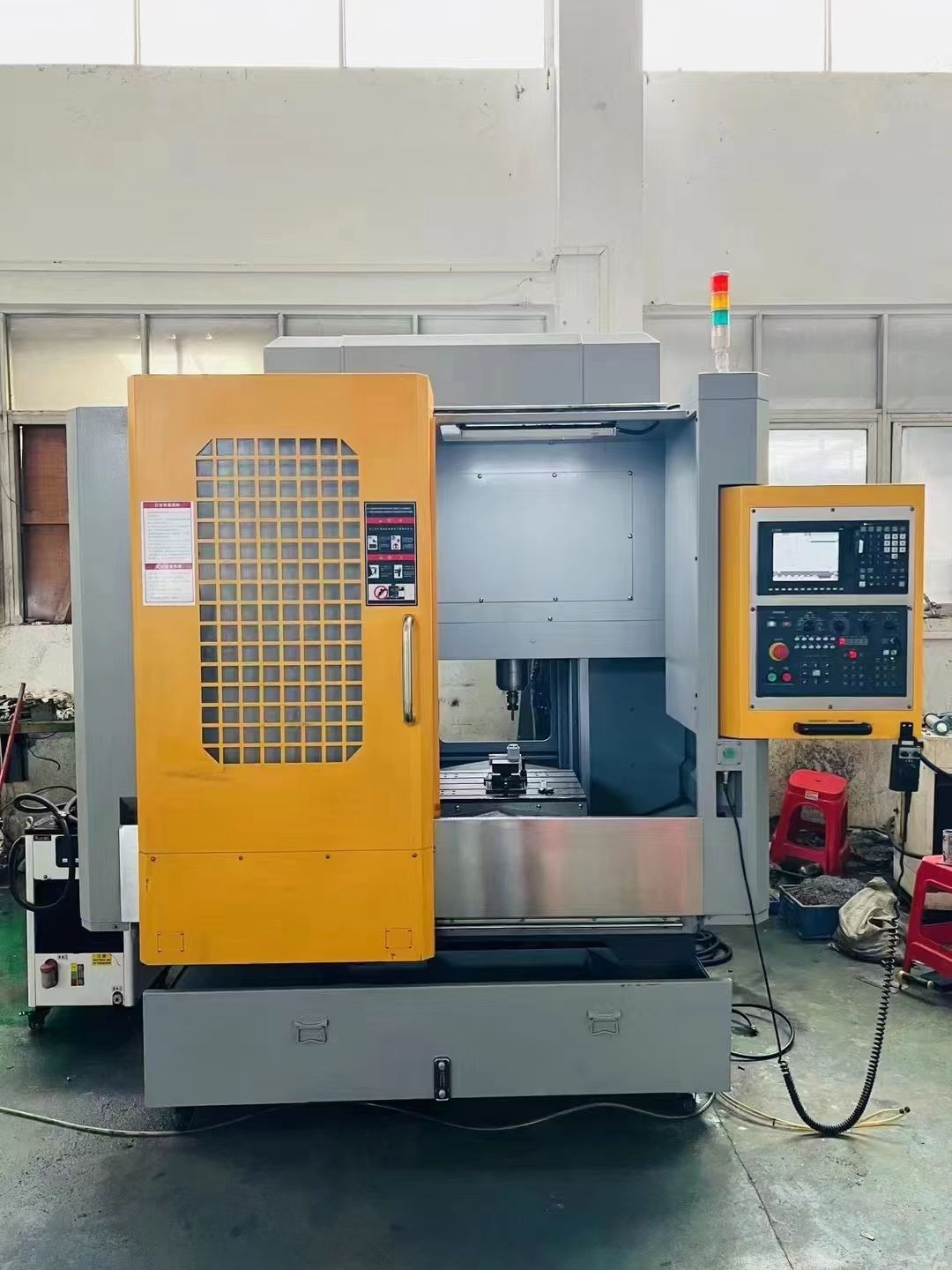 650盛峰精雕机,带*16T刀库,日本三菱80系统-1