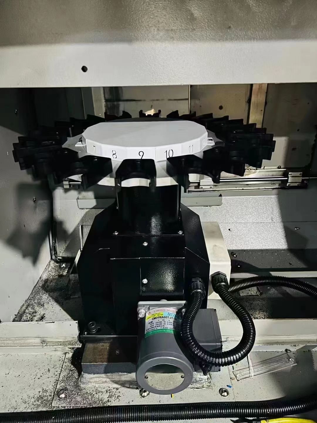 650盛峰精雕机,带*16T刀库,日本三菱80系统-2